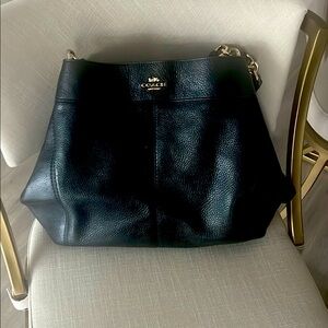 Coach leather purse
Black in color